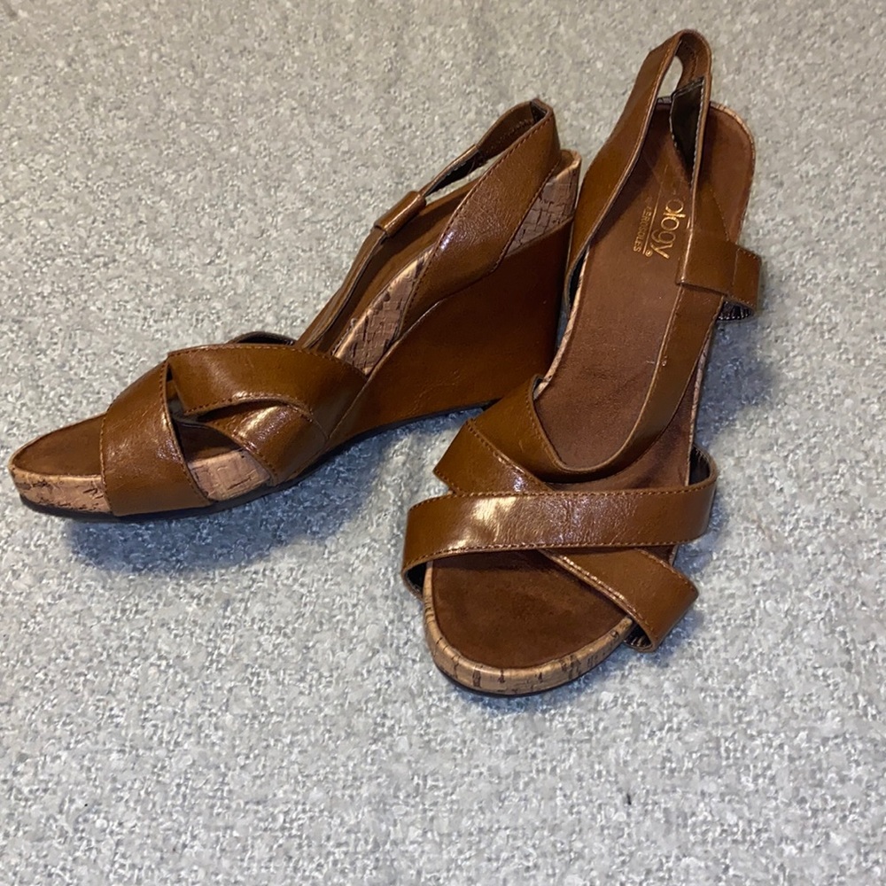 Aerology brown wedges